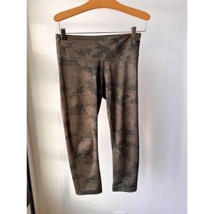 LULULEMON Women's Fatigue Green Savasana Camo Wunder Under Cropped Tights size 4